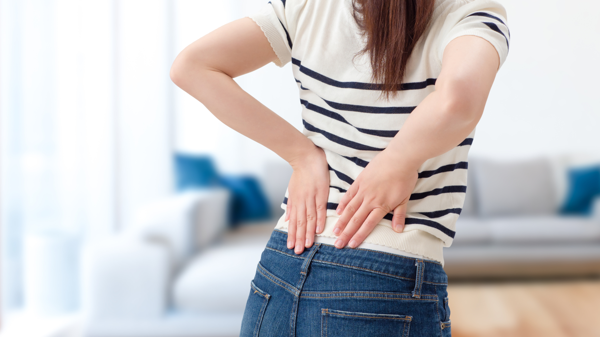 腰の痛みやしびれが気になる様子